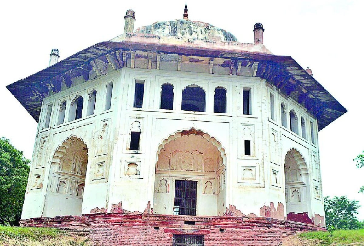 Salawat Khan Tomb monument In Agra