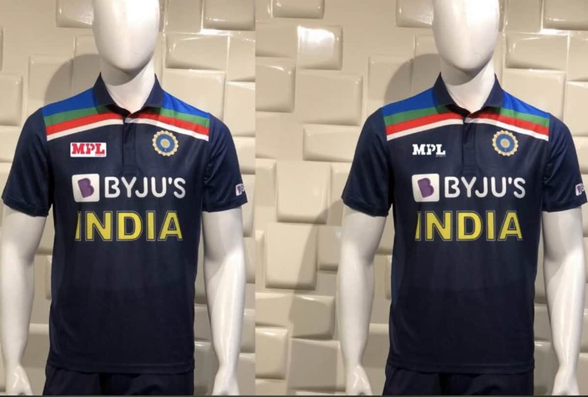 AUSvIND: Shikhar Dhawan posts selfie with Team Indias new retro jersey