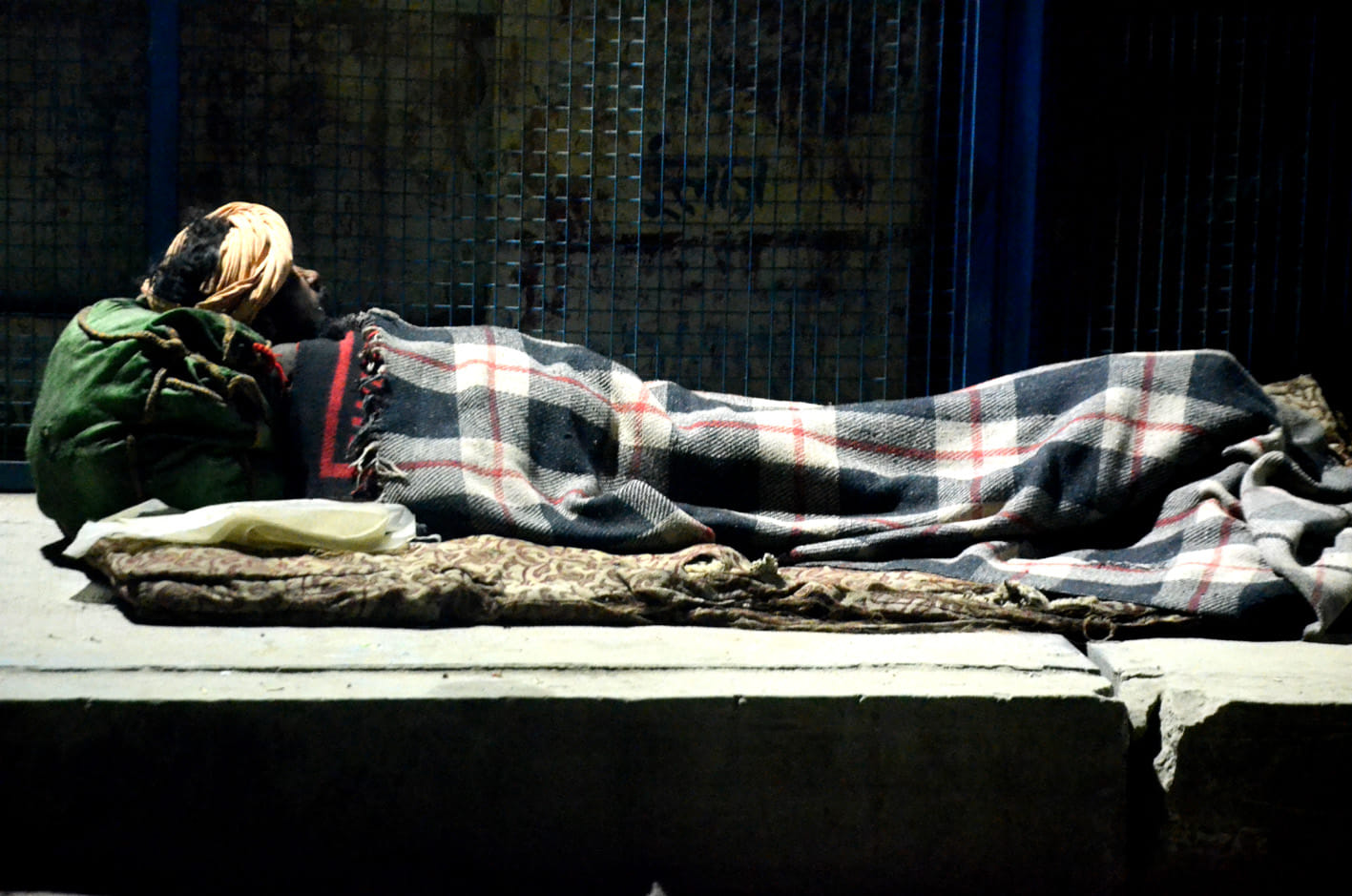 uttarakhand news : Homeless face clod and shelters home empty