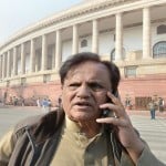 संसद परिसर में अहमद पटेल (फाइल फोटो)