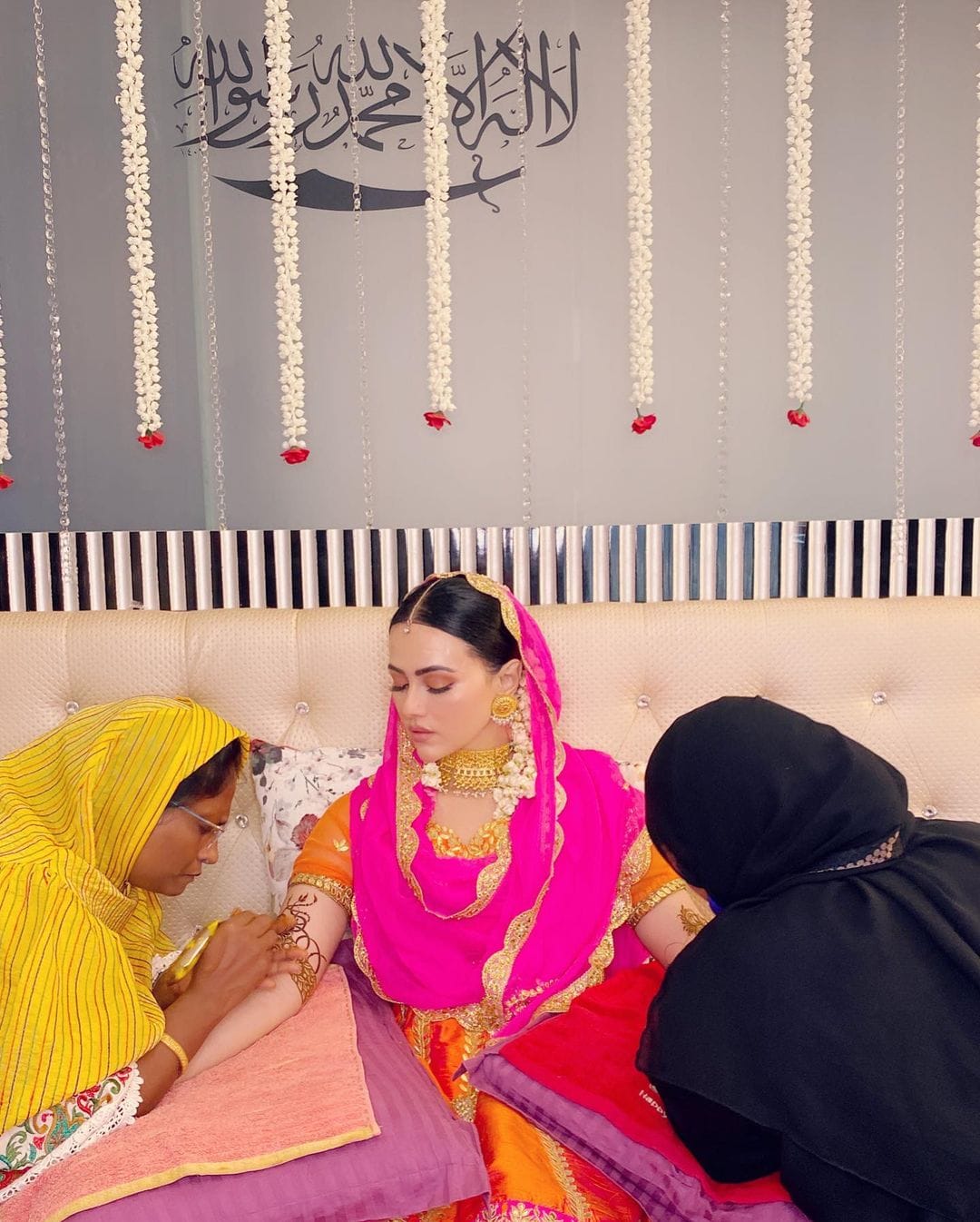 sana khan post her mehandi ceremony pic on instagram after walima quit bollywood