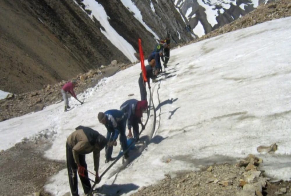 Weather Forecast Today Update in Uttarakhand News: Soldiers Doing Duty even Bitter cold after Snowfall on china border