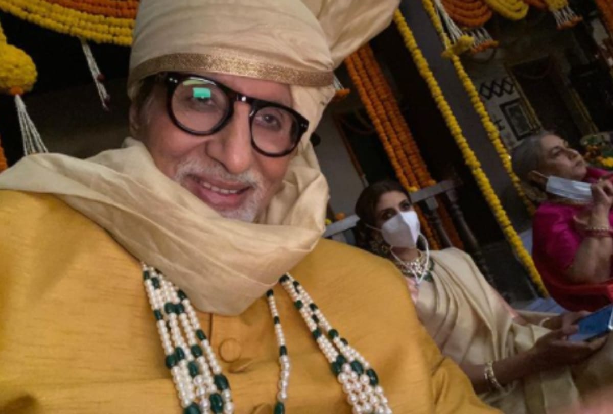 Happiness Is Seeing Family At Work Amitabh Bachchan Smile Says It All