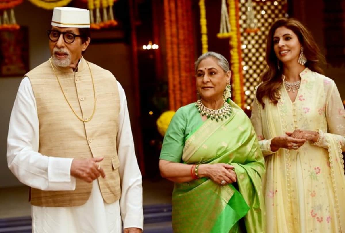 Happiness Is Seeing Family At Work Amitabh Bachchan Smile Says It All