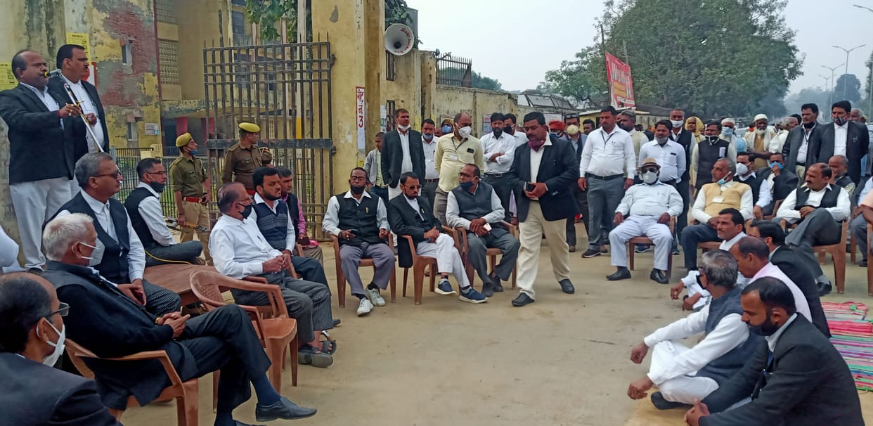 Lawyers also demonstrated on the second day, judicial work stalled