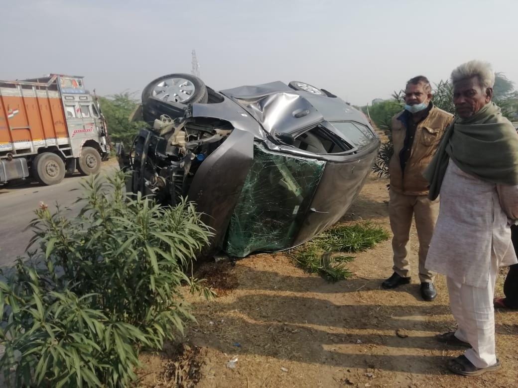 Uncontrolled car collides with truck parked on divider