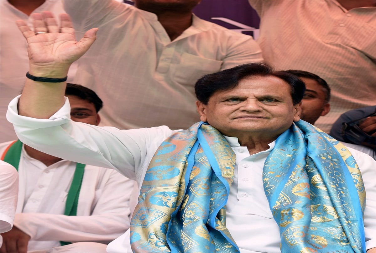ahmed patel died here you know who is there in his family except his son
