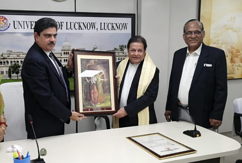 Anoop Jalota collects his graduate degree from lucknow University.
