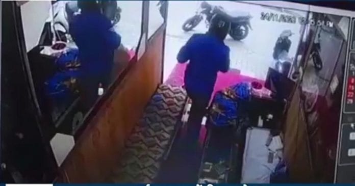 Sarafa bussinessman thief jwellary