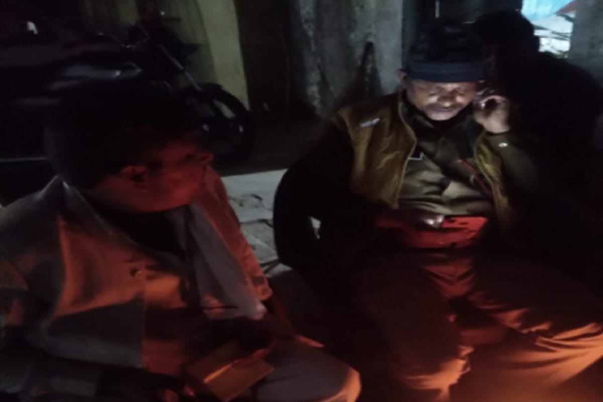 UP News: Attack and stone pelting of former MLA's wife and inspector in land dispute at Baghpat