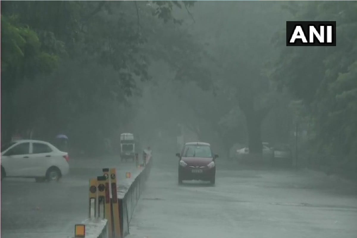Heavy to very heavy rain in Andhra Pradesh dampened the  Bharat Bandh  in Andhra Pradesh