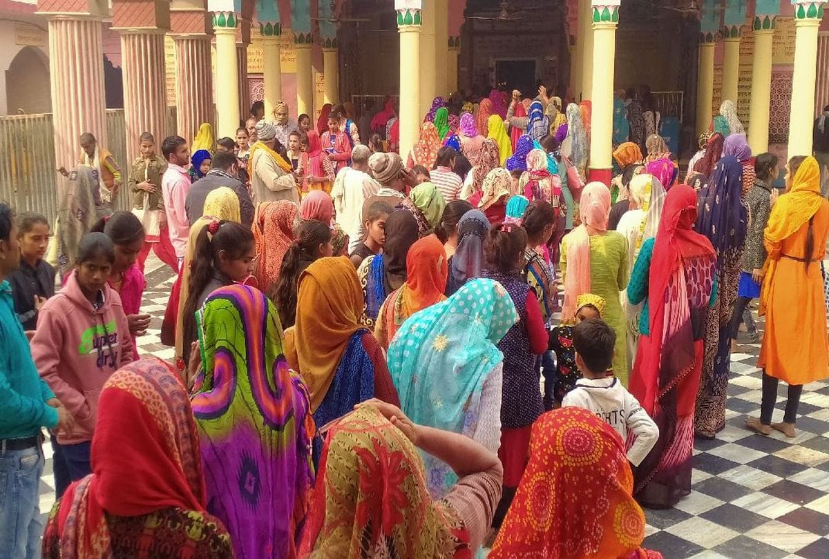 Dev prabodhini ekadashi Devotees Parikrma And Darshan In Banke Bihari Mandir
