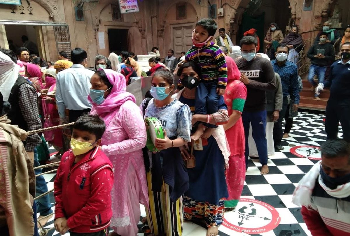 Dev prabodhini ekadashi Devotees Parikrma And Darshan In Banke Bihari Mandir