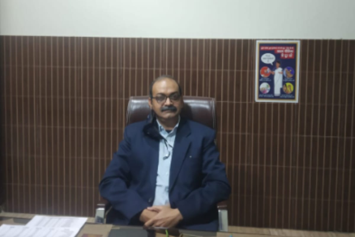 Dr. Akhilesh Mohan takes charge of new CMO in Meerut, says-contact tracing will be increased