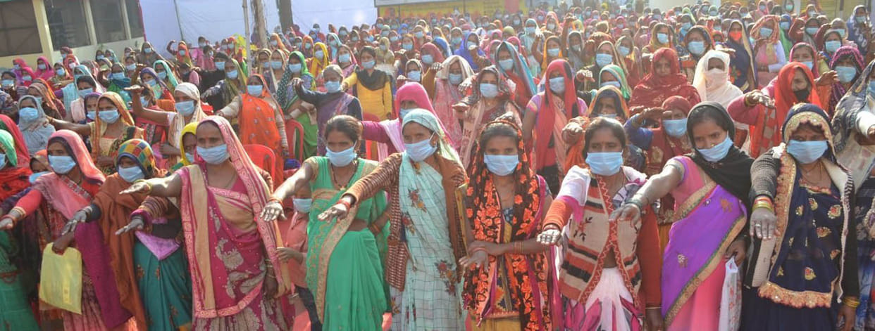 Golden card issued to 321 women in Jan Arogya Mela