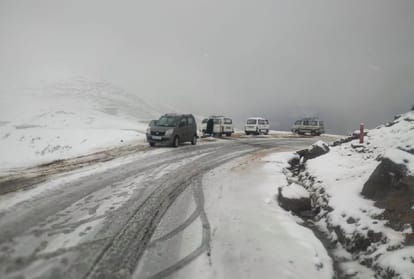 Snowfall in J&K: जम्मू-कश्मीर में बारिश-बर्फबारी से बढ़ी ठंड, मुगल रोड बंद; 24 और 25 को फिर बिगड़ेगा मौसम Cold increased due to rain and snowfall in Jammu and Kashmir