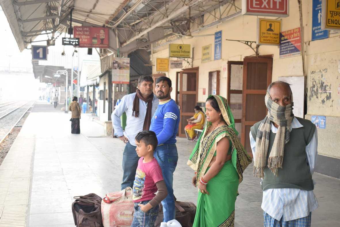 Jaunpur No screening no thermal screening facilities in railway stations and roadways