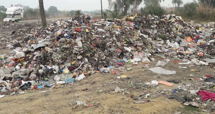 Garbage being dumped along the Gangahar track