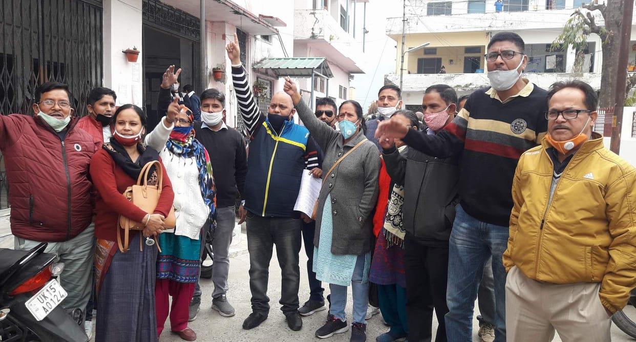 Protest against the mayor, sharp noises from Municipal Commissioner