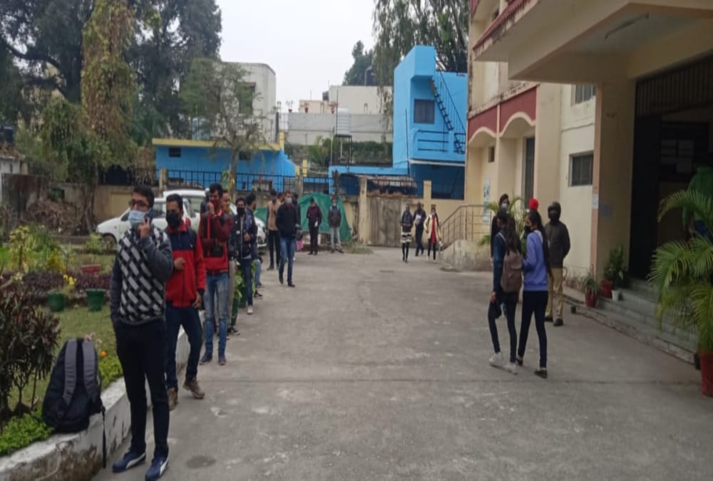 Dehradun latest news: Unemployed Youth Crowd in Rojgar mela for Job Recruitment photos