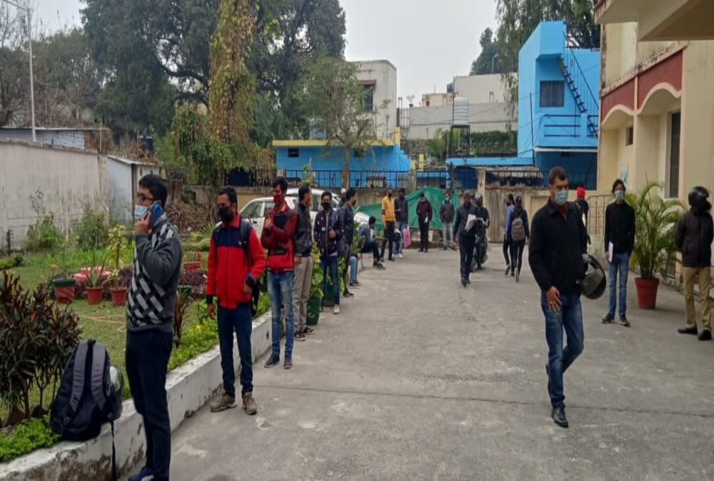 Dehradun latest news: Unemployed Youth Crowd in Rojgar mela for Job Recruitment photos