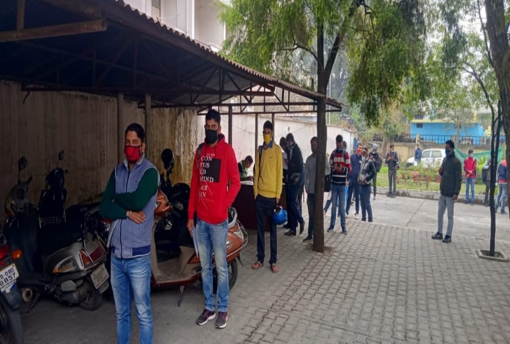 Dehradun latest news: Unemployed Youth Crowd in Rojgar mela for Job Recruitment photos