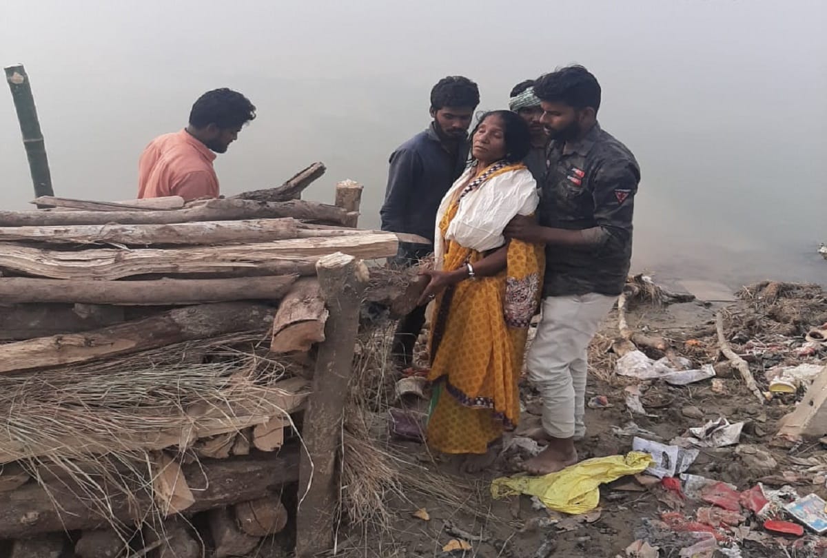 Wife cremated husband in Gorakhpur know her sad story