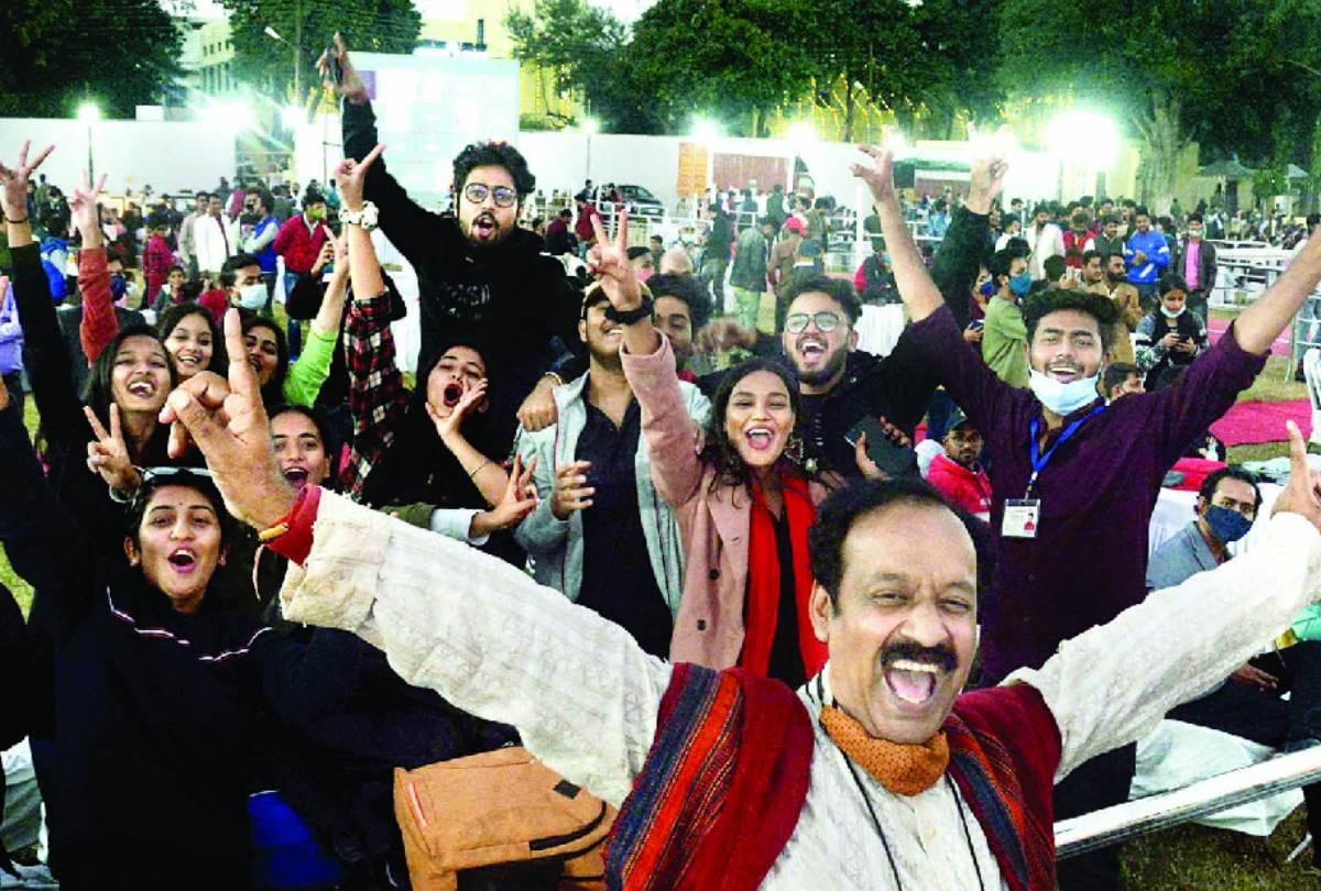 anup Jalota and DJ Narayan gave performance during the centenary celebration of lucknow university