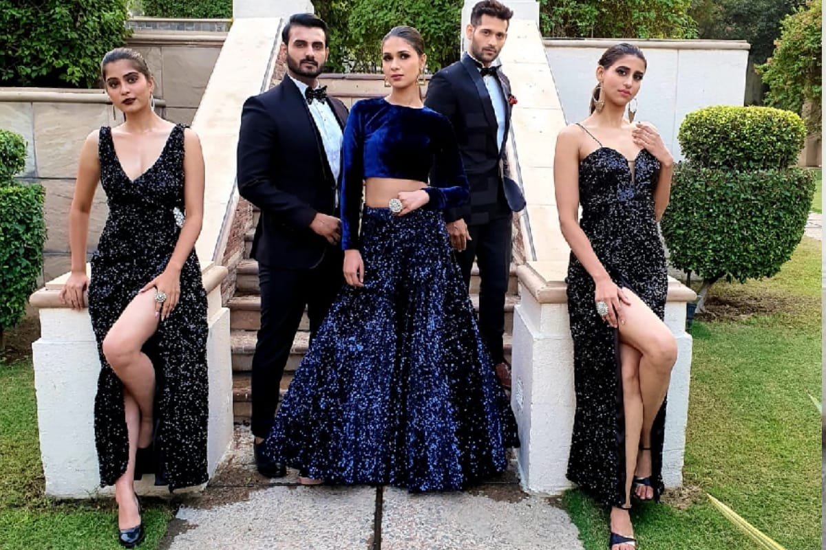 Dresses for wedding, this season bride groom and relatives trying matching Dresses