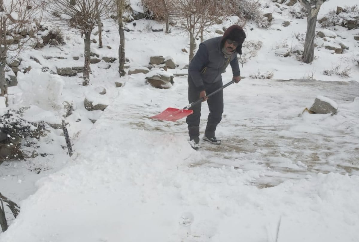 cold waves in himachal pradesh after heavy snowfall in lahaul spiti  Chamba Jot Kinnaur