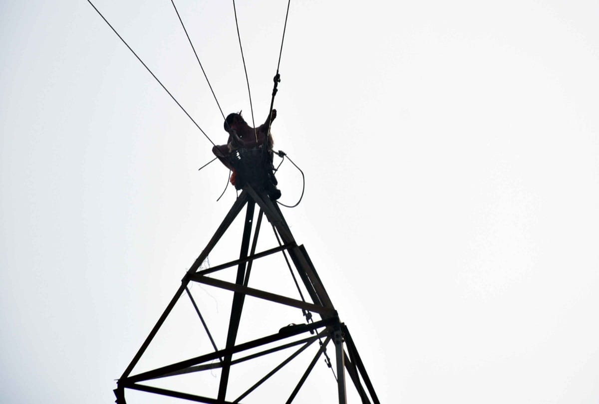 At the Bangar intersection, a young man boarded a 40 feet high power tower, and the people who were down.
