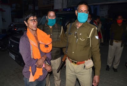 At the Bangar intersection, a young man boarded a 40 feet high power tower, and the people who were down.
