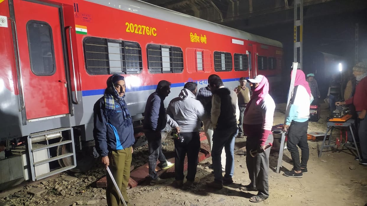 Middle-aged woman commit suicide in front of Marudhar Express