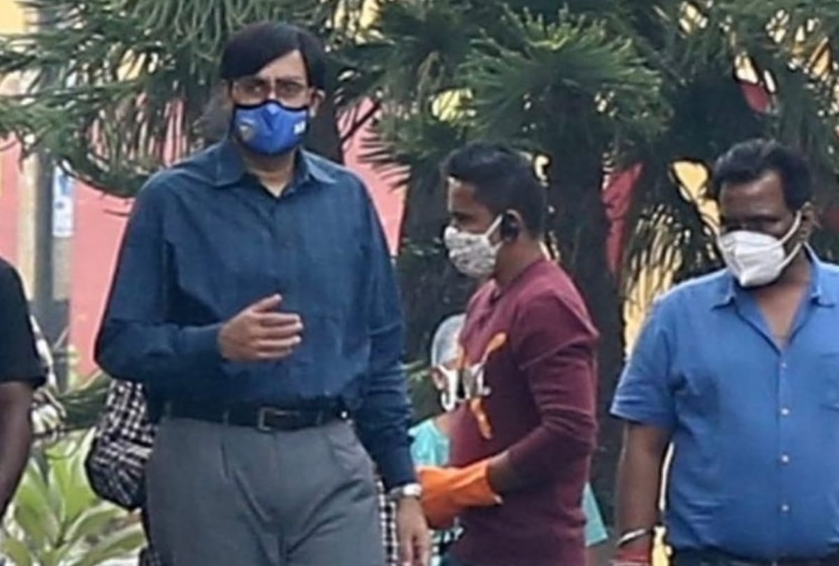 Shah Rukh Khan congratulates Bob Biswas team and Abhishek Bachchan to wrapping up shoot