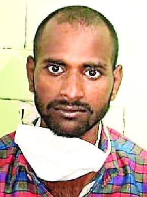 Brother stabbed in the evening, raped girl at night, then snatched pistol from soldier in the morning