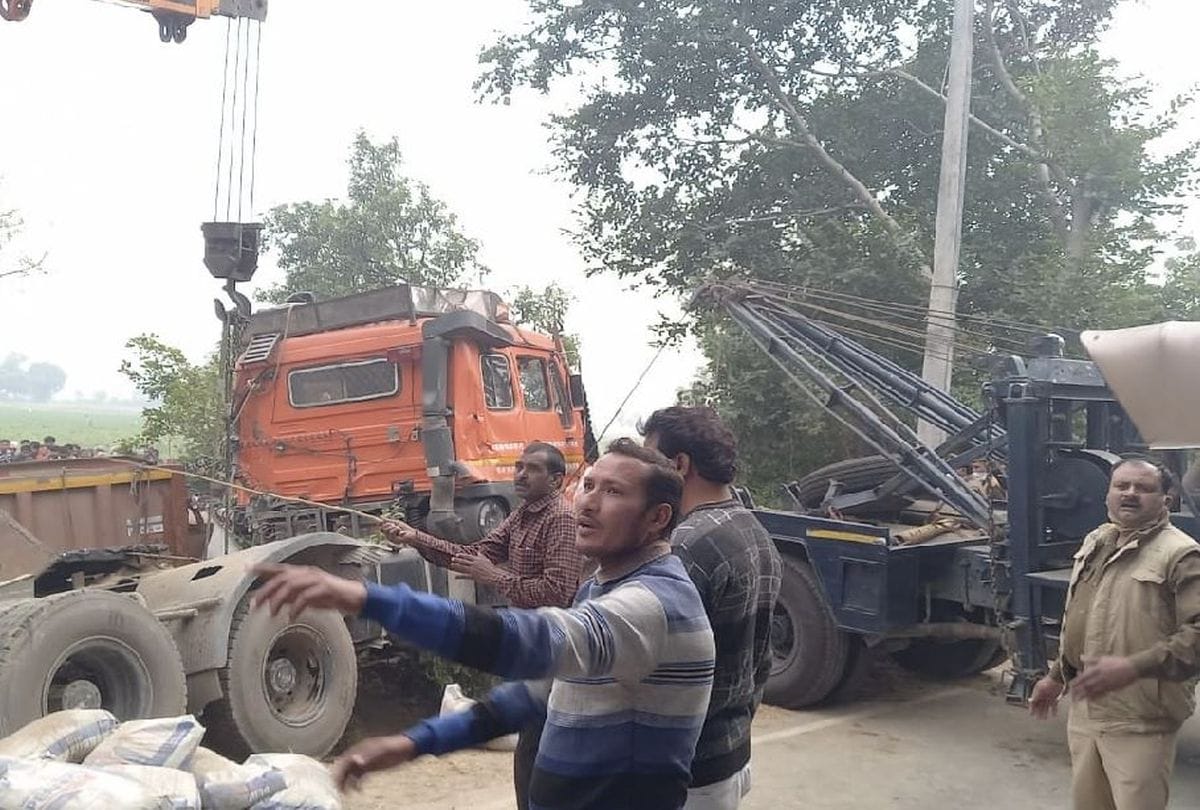 Firozabad Road Accident News: Four Died In Accident Inside Story Of villagers Helps