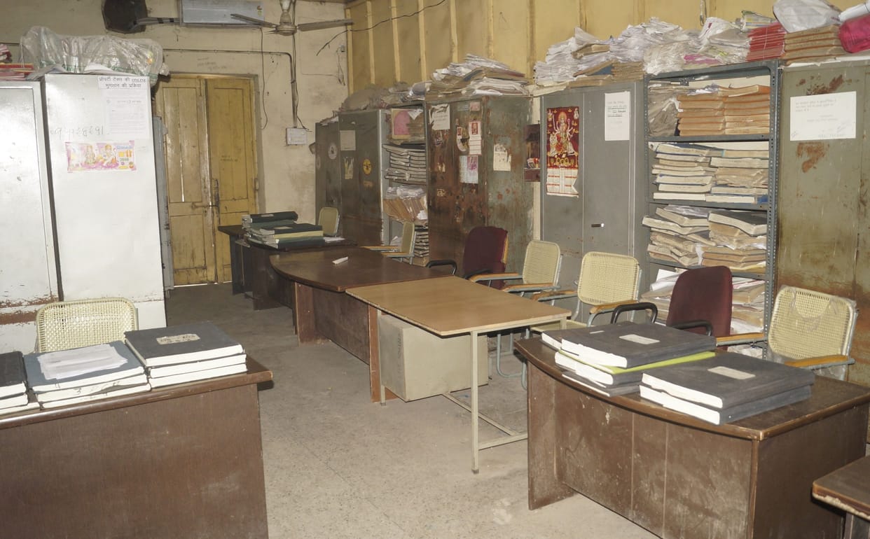 Employees stopped the work by stalling work