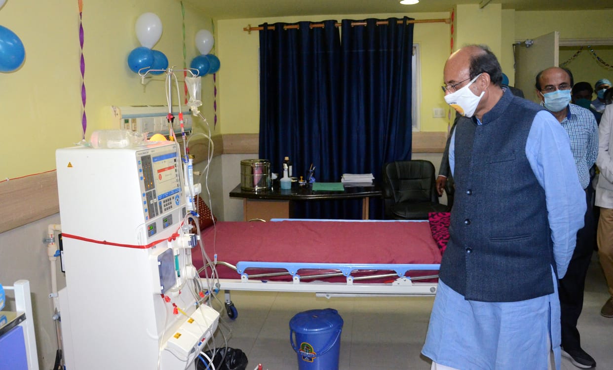 Inauguration of dialysis unit, sanitation workers surround health minister