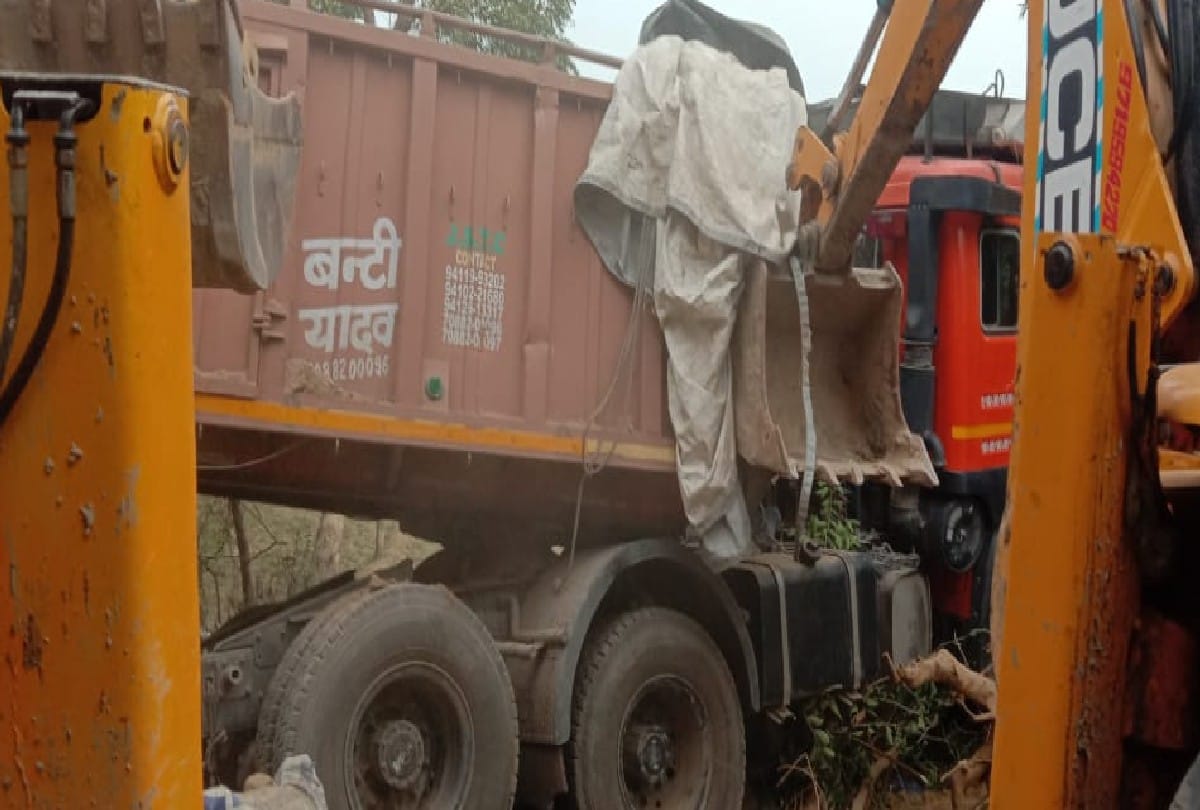 Firozabad Road Accident News: four died including two student in Road Accident