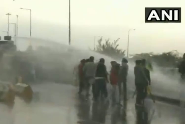 kisan andolan news Haryana Police used water cannon on Farmers at Punjab Border