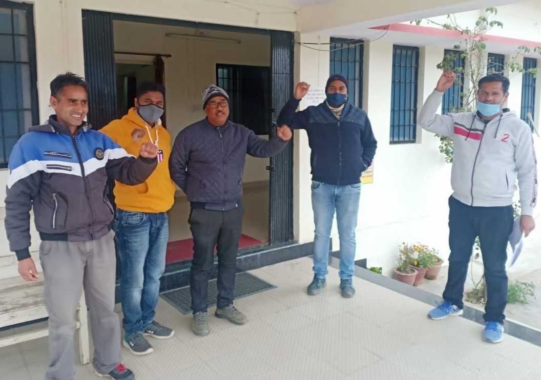 Salary not received for four months, engineers demonstrated