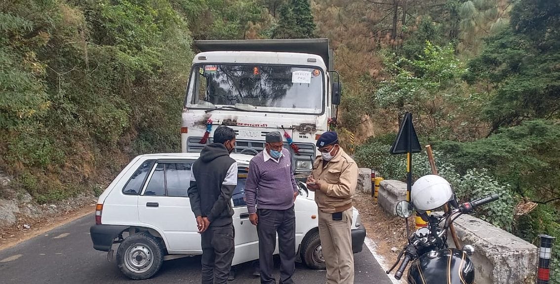 Dump and car collision, big accident survives