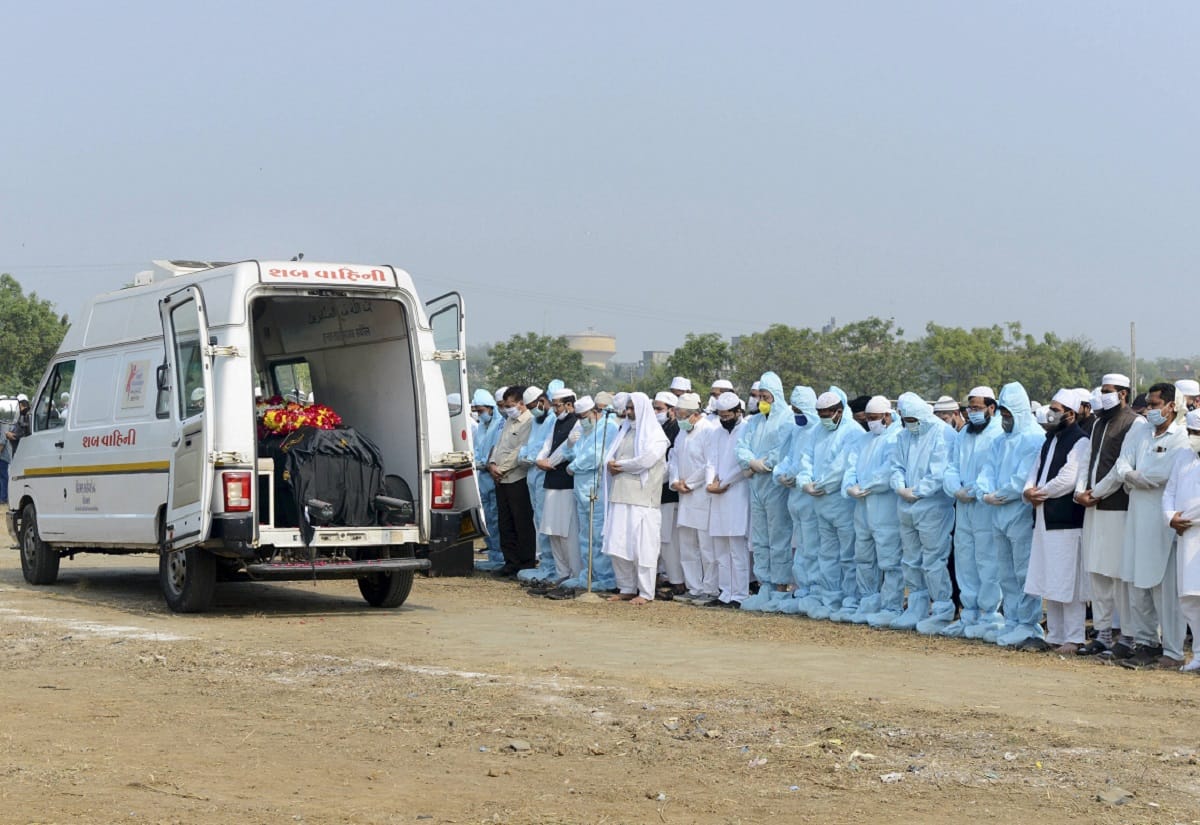 Ahmed Patel last rites Live Updates: Congress Rahul Gandhi Sonia gandhi Bharuch to pay last respects