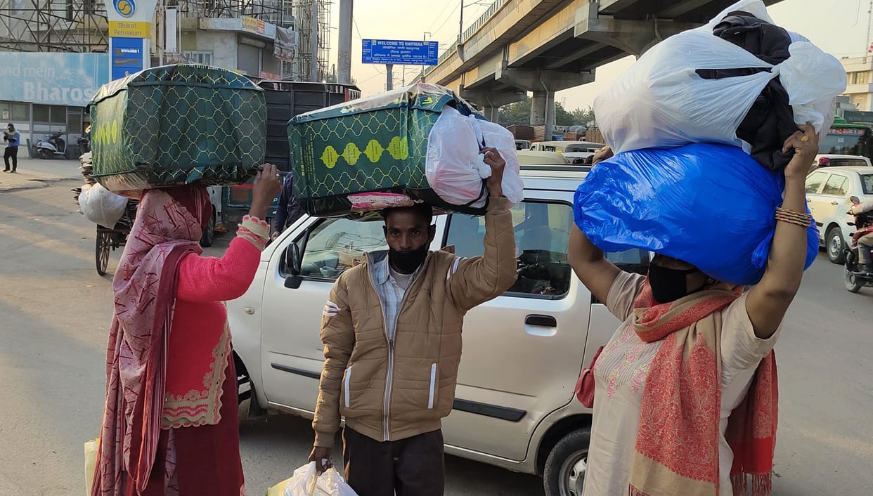Passengers in private vehicles and buses landed on the ticker border, had to face trouble