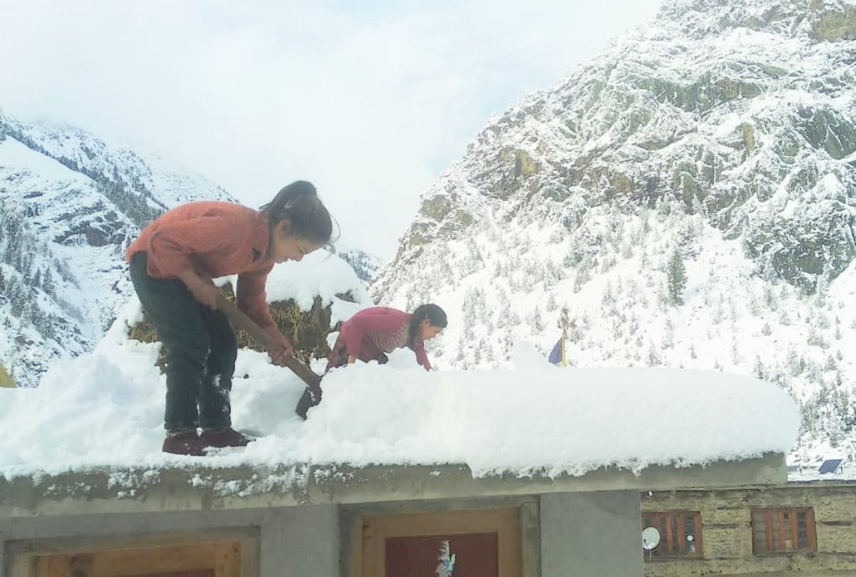 snowfall in Himachal Pradesh:  jakhoo hill receive first snowfall in shimla
