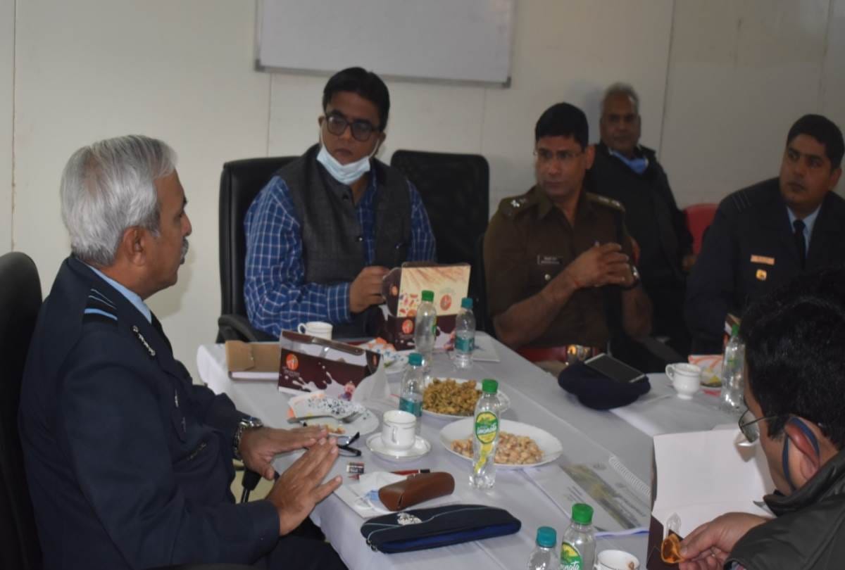 air marshal rajesh kumar inspected the airstrip of purvanchal express way
