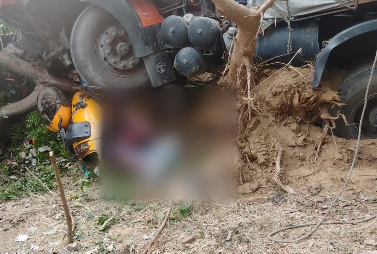 Firozabad Road Accident News: four died including two student in Road Accident