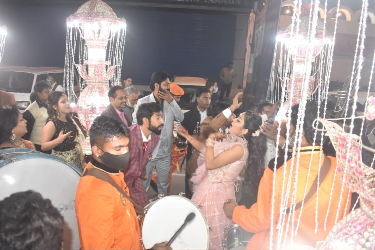 Child dies after being hit by generator during dance in Barat