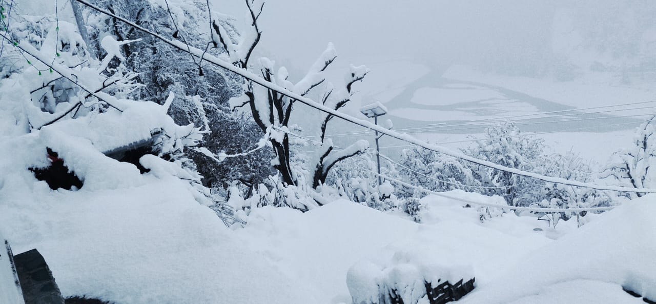 Today Uttarakhand Snowfall News Update in Hindi: beautiful snowfall photos in high hilly areas