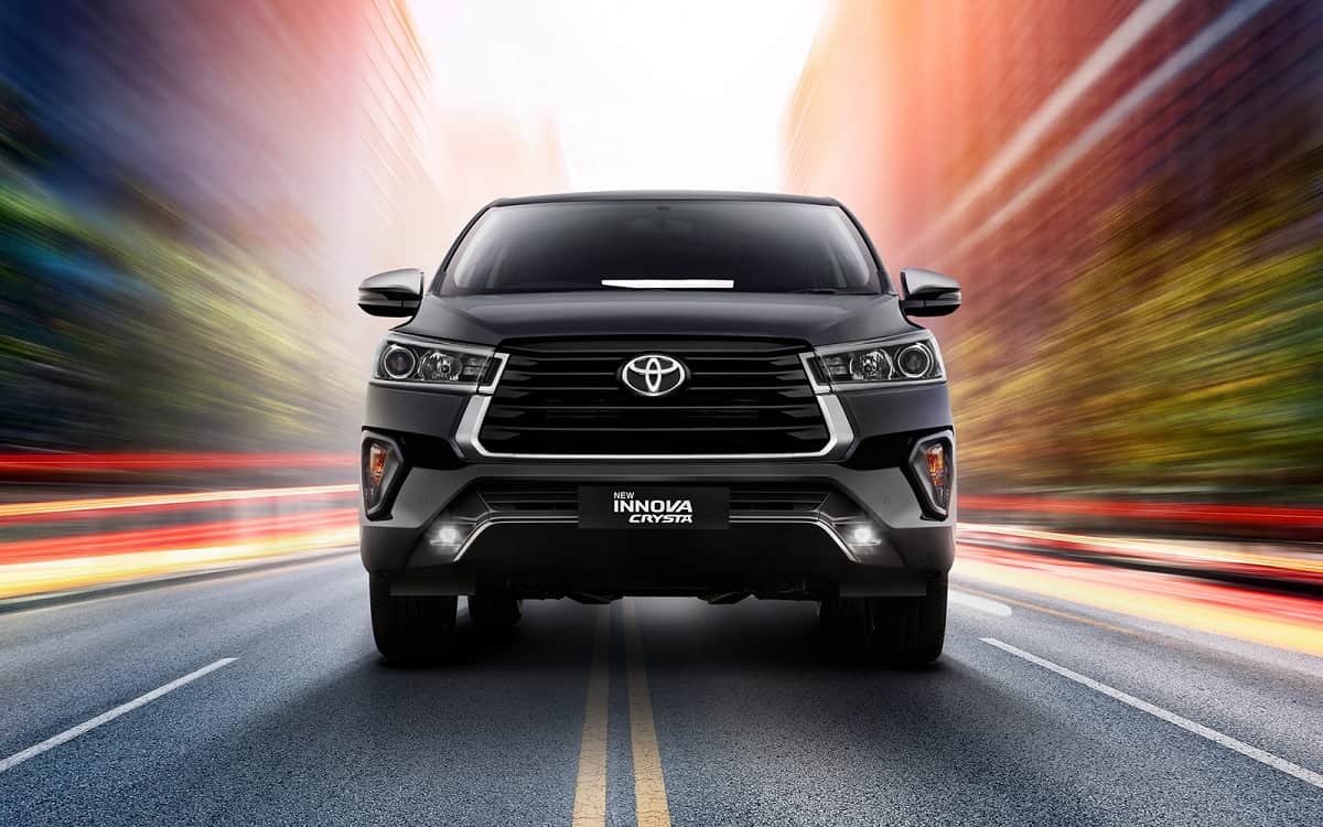 Toyota Kirloskar Motor says Innova Crysta MPV will make a comeback with onyl diesel engine News in Hindi
